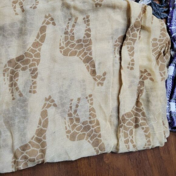 Scarves lot of 5 Women's variety of Scarves Pre-owned - Picture 3 of 9